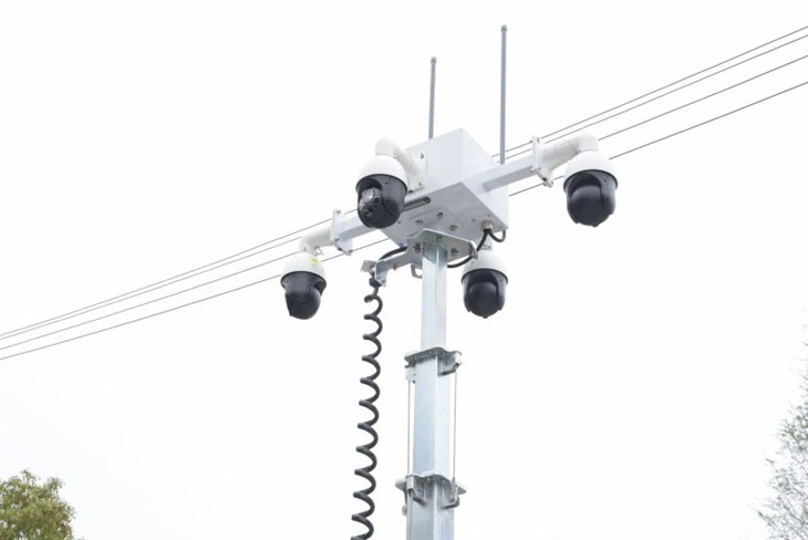 Hybrid Mobile Surveillance Camera